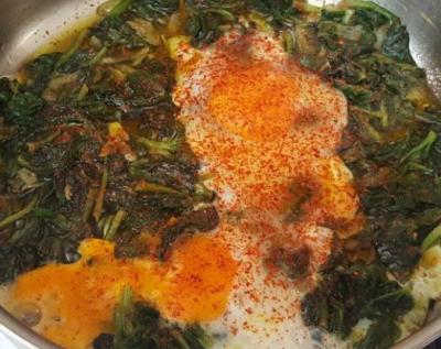 YUMURTALI ISPANAK
