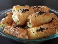PEYNİRLİ YUFKALI RULO BÖREK 