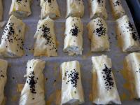PEYNİRLİ YUFKALI RULO BÖREK 