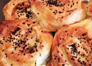 PEYNİRLİ GÜL BÖREĞİ